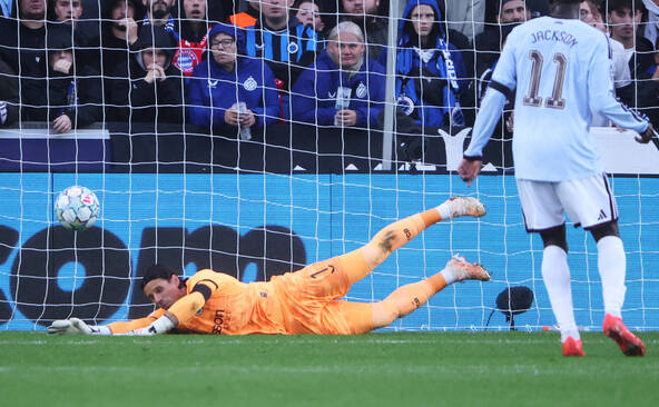 Aston Villa trop fort pour Sommer et Bruges