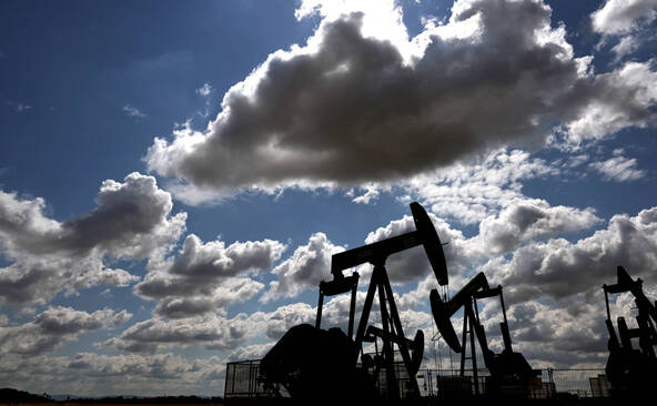 Pétrole: le baril de Brent atteint les 100 dollars