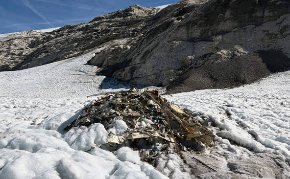 Débris d'un avion tombé en 1963 retrouvés sur un glacier uranais