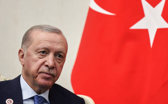Turquie: l'opposition dénonce les « traîtres » ralliant Erdogan