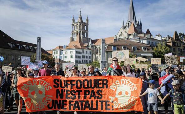 Manifestations à Genève et Lausanne contre l'inaction climatique