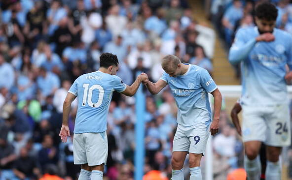 Man City bat Sunderland et prend la tête de la Premier League