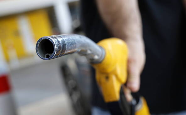 Le Brent sous 100 dollars, espoir d'améliorations au Moyen-Orient