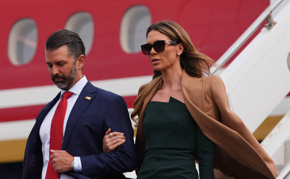 Un élu républicain demande une enquête sur le mariage du fils Trump