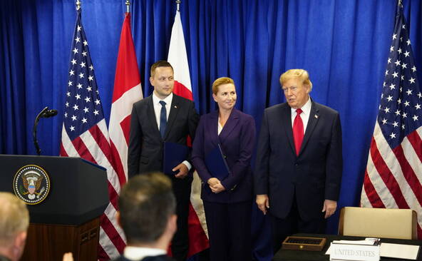Trump signe un accord de sécurité avec le Groenland et le Danemark