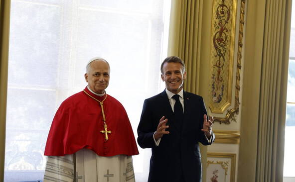 Le pape Léon XIV a atterri en France pour une première visite