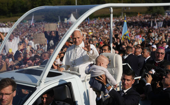 Nouveau bain de foule du pape Léon XIV, avant la messe à Lourdes