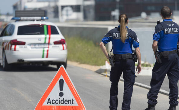 Intervention policière en cours à Neuchâtel après une explosion