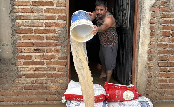 Mexique: la côte pacifique résiste au passage de l'ouragan Polo