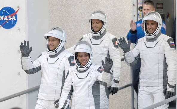 Un nouvel équipage rejoint la station spatiale internationale