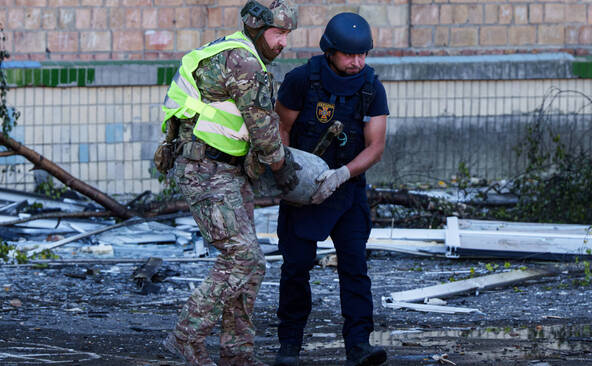 Ukraine: un nouveau pont majeur de Kiev touché par une frappe russe