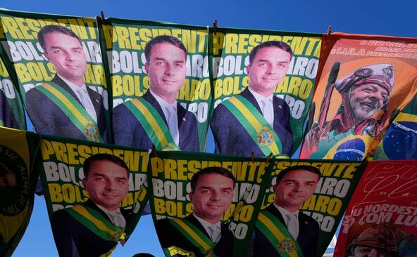 Brésil: Lula et Flavio Bolsonaro espèrent l'emporter dimanche