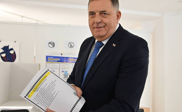 Entité serbe de Bosnie: Milorad Dodik dit que son parti a gagné