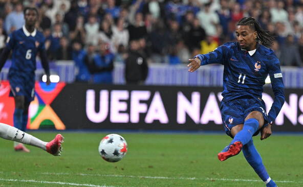 La France de Zidane renverse la Belgique, l'Italie bat la Turquie