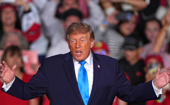 Trump annonce qu'il financera lui-même ses publicités de campagne