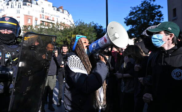 Les cours reprennent en France, mais des blocages subsistent