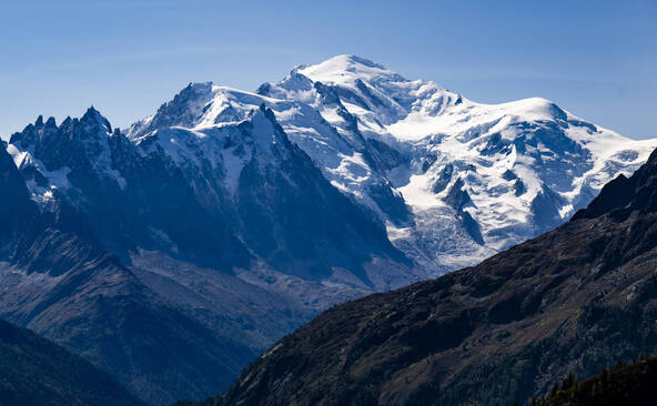 Le mont Blanc mesuré à 4807,47 mètres, 1,88 m de plus qu'en 2023
