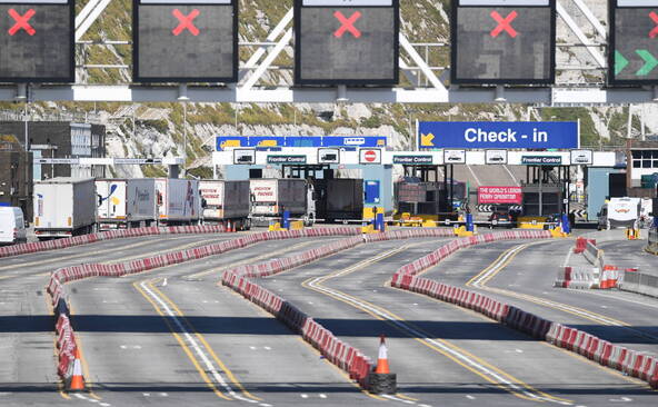 Tunnel sous la Manche: un bus percute un train, 19 blessés