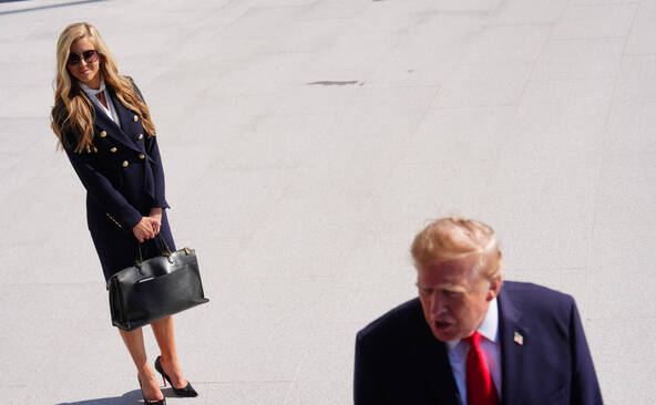 Trump limoge sa porte-parole après seulement une semaine