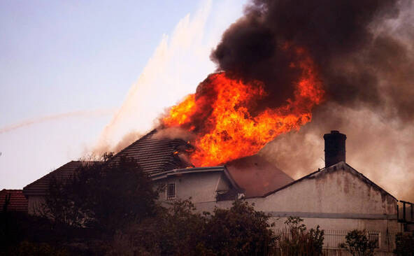 Des maisons détruites par des incendies près de Los Angeles