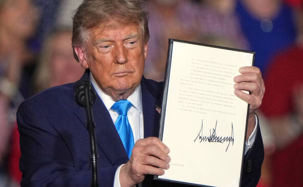 Ukraine: Trump exempte la Russie des nouvelles sanctions du Congrès