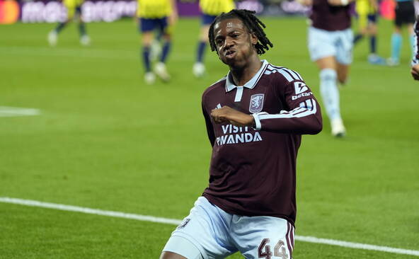 Johan Manzambi marque encore, Aston Villa s'impose