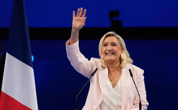 Premier grand meeting de Marine Le Pen à Orléans