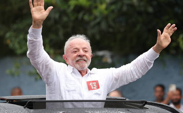 Contre toute attente, Lula décroche un quatrième mandat inédit