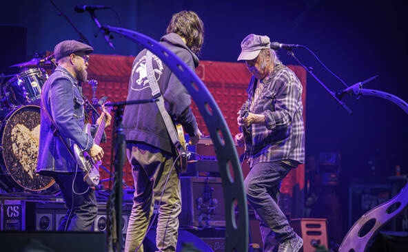 Neil Young réclame 10 millions de dollars à l'équipe Trump