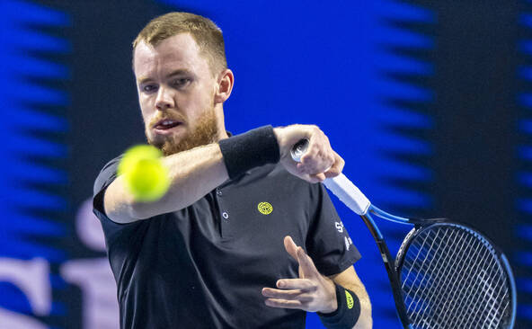 Swiss Indoors: Shapovalov trop fort pour Bertola