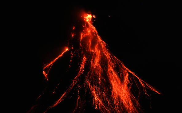 Philippines: le volcan Mayon entre en éruption