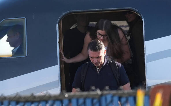 Bolsonaro dit avoir quitté le Brésil pour fuir une « persécution »