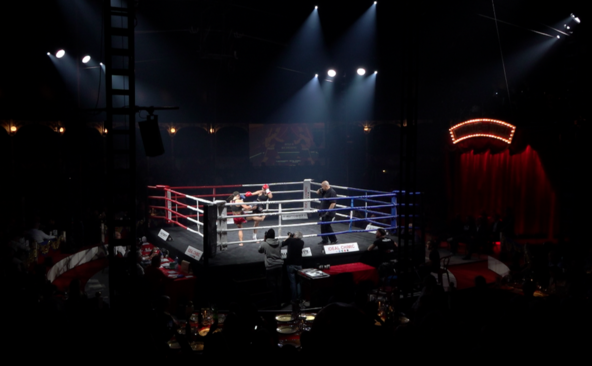 Les artistes de la boxe et du kickboxing ont enflammé le Cirque de Noël