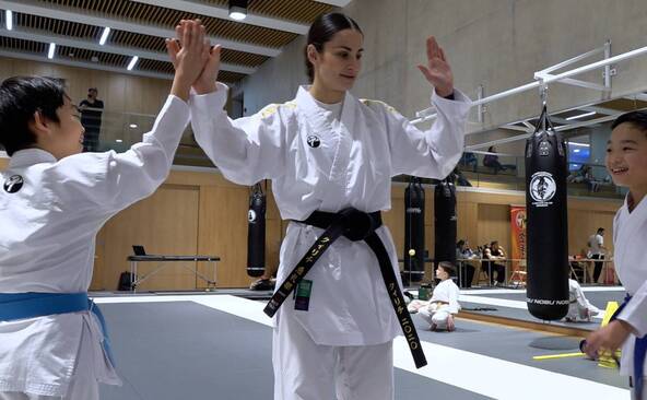 La reine du karaté mondial inspire la relève genevoise