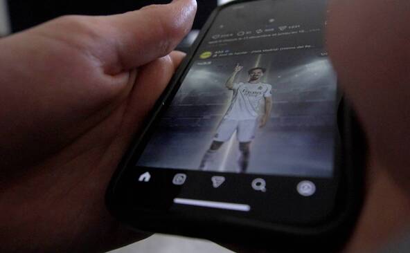 Réseaux sociaux et mineurs: l'UDC veut un changement de législation en Suisse