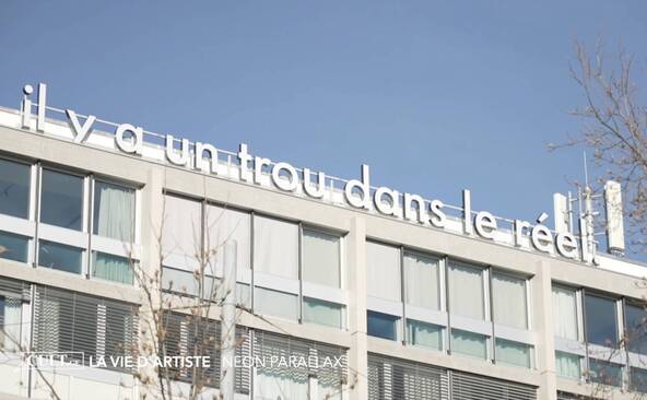 Deux nouveaux néons sur les toits de Plainpalais