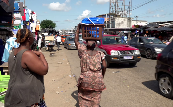 À Abidjan, la Suisse attire autant qu'elle intrigue