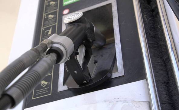 Carburants: une baisse attendue, mais des prix durablement élevés