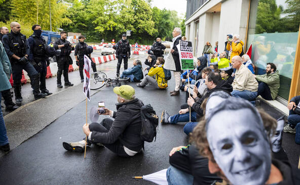 Protestation contre la venue d'Ignazio Cassis au gala de la CICAD