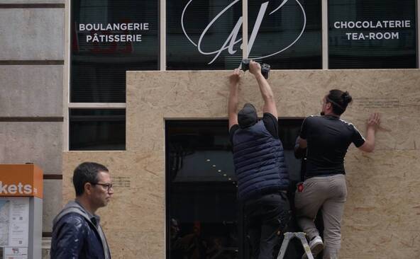 Les palissades recouvrent les devantures genevoises