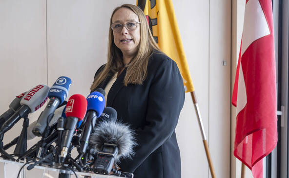Manif anti-G7: Carole-Anne Kast défend l'action policière genevoise