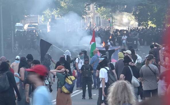 La manif anti-G7 vire au clash avec la police