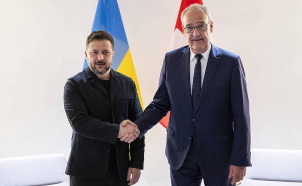 Guy Parmelin et Volodymyr Zelensky discutent à Genève