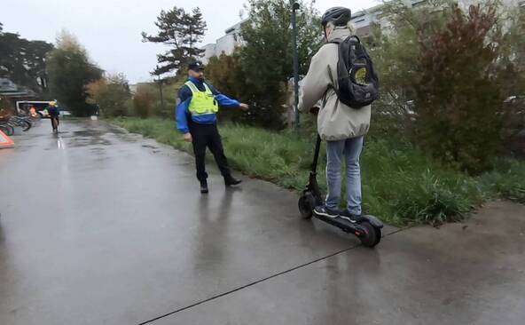 Trottinettes sur les trottoirs: des amendes rares